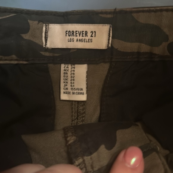 Forever 21 Camo skirt - Picture 3 of 3